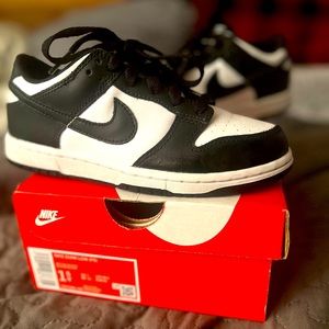Kids Nike low dunks PANDAS